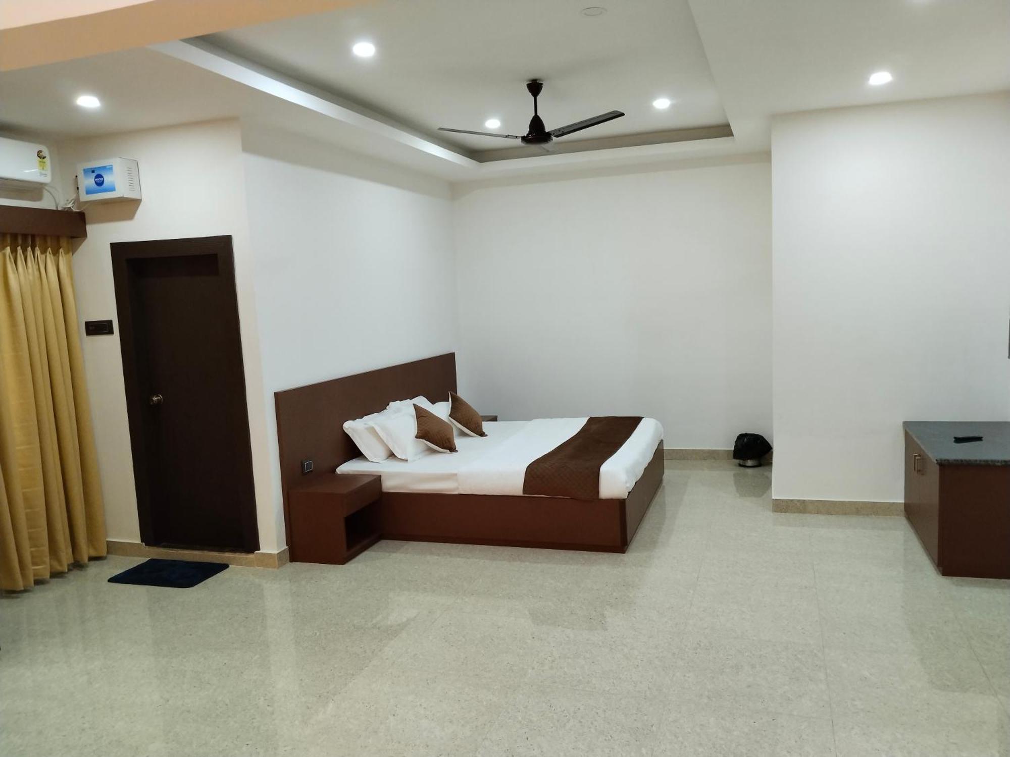Griha Laxmi Hotel Dibrugarh Kültér fotó